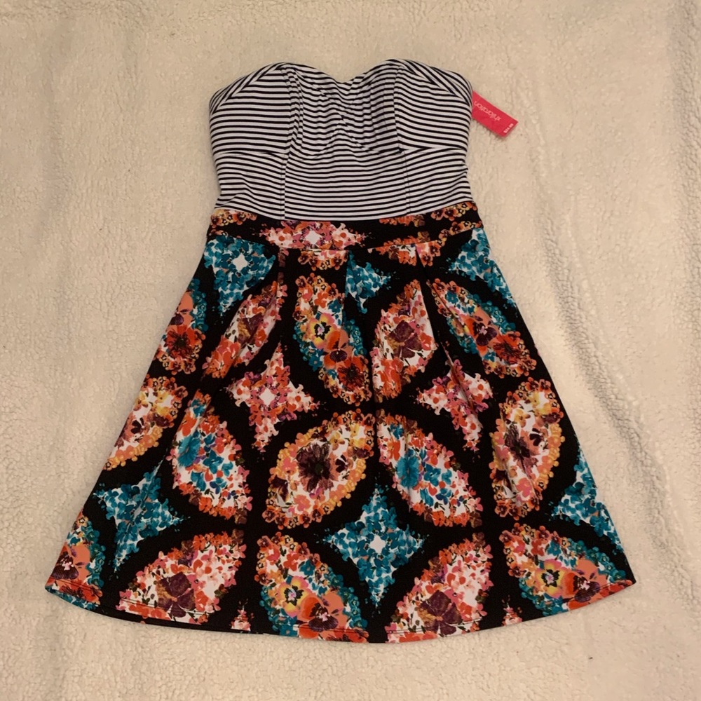 ⭐️NWT Xhilaration Strapless Dress